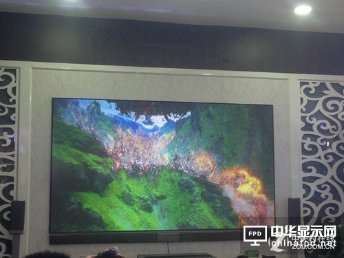 開燈狀態(tài)下激光電視投影效果實(shí)拍